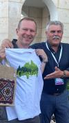 Karmiel Bürgermeister Florian Mayer erhielt vom Bürgermeister der Stadt Campulung Moldovenesc in der Region Bukowina, Mihatta Negura, ein Geschenk. Die Stadt ist seit 2019 Partnerstadt von Karmiel.