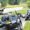 Das Auto des Unfallverursachers wurde durch den schweren Aufprall bei hoher Geschwindigkeit in zwei Teile gerissen. Bei dem Unfall am Samstagmittag nahe Donauwörth starben alle fünf Insassen der beiden beteiligten Wagen. 