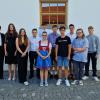 Die Schulbesten der Mittelschulen im nördlichen Landkreis wurden geehrt. Mit auf dem Foto sind Landrat Klaus Metzger, Brigit Cischek, Vorstandsvorsitzende Sparkasse Aichach-Schrobenhausen, und Claudia Genswürger, Schulamtsdirektorin. Foto: Rainer Genswürger