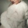 Die legendäre Marlene Dietrich war schon einmal Hauptperson in einem Programm des Entertainers Chris. Nun feiert er mit der neuen Show „Marlene – The Concert of Her Life“ Premiere in der Stadthalle Gersthofen. 
