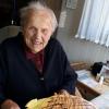 Einen hübschen Kuchen hat Katharina Walder zu ihrem 100. Geburtstag bekommen. 