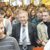 Der langjährige CSU-Europaabgeordnete Markus Ferber mischte sich unter die jungen Leute und diskutierte mit ihnen die Brüsseler Pläne zur Überwindung der Eurokrise. Den Schülerinnen und Schülern bestätigte er einen guten Wissensstand.  