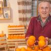 Der Dießener Peter Zirbes verkauft Orangen auf dem Markt - für den guten Zweck.