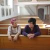 In der Kirche: eine Szene mit Kathi Wolf (Toni, links) und Nadine Sauter (Rosa). Die eine Profi-Schauspielerin, die andere ist eigentlich Heilerziehungspflegerin.