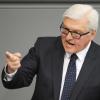 SPD-Fraktionschef Frank-Walter Steinmeier ist zuversichtlich. Foto: Rainer Jensen/Archiv dpa