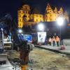 Brückenbau um Mitternacht: Bagger meißeln den kaputten Unterbau der Einfahrt vor der Leopoldineninsel weg. 	