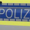 In Kaufering beschädigen Unbekannte Gedenktafeln. Die Polizei sucht Zeugen. 