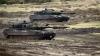 Zwei Leopard-2-Panzer der Bundeswehr im Manöver. Die Truppe, sagt Masala, sei noch immer dysfunktional. Zwei Leopard-2-Panzer der Bundeswehr im Manöver. Die Truppe, sagt Masala, sei noch immer dysfunktional.
