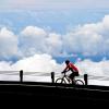 Detlef Schilling fährt mit dem Fahrrad auf den Mauna Kea auf Hawaii, Big Island, 4200 Meter, vom Start bei Höhenmeter null bis zum höchsten Punkt des für die Hawaiianer heiligen Berg brauchte er 12 Stunden und zwanzig Minuten " The Ride for Griffon"