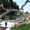 Im August werden die beiden Bahnbrücken in Gabelbachergreut abgerissen. Bis zuletzt haben Anwohner versucht, die Bogenbrücke zu erhalten. 	