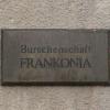 Der Schriftzug "Burschenschaft Frankonia" steht in Erlangen am Haus der Studentenverbindung Frankonia.