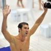 Michael Phelps hat sich nach seinem Sieg über die 100 Meter Schmetterling mit seiner insgesamt 21. Olympia-Medaille beschenkt. Das 17. Gold ist gleichzeitig der Abschluss seiner Karriere im Einzel. Foto: Hannibal dpa