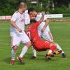 Die Meringer Maximilian Lutz, Fatih Cosar und Christoph Mittermaier (weiße Trikots, von links) wollen versuchen, am Sonntag gegen den VfL Durach den ersten Heimsieg der Saison einzufahren. 	 	