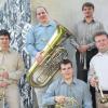 Die „Bambinis“ der städtischen Sing- und Musikschule (Bild li.) freuen sich schon sehr auf ihren Auftritt beim Musikfest um 13.20 Uhr. Eröffnet wird das Musikfest um 12 Uhr vom Erwald Brass Quintett (unten). Patrick Henrichs (re.) ist einer der Solisten des Kirchenkonzerts in St. Justina.  