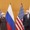 Wendy Sherman und Sergej Rjabkow bei einem bilateralen Treffen zwischen den USA und Russland in Genf.