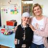 Hannah musste die Diagnose Leukämie verkraften. Die Zwölfjährige und ihre Mutter Katrin Kehl haben viel Zeit im Schwäbischen Kinderkrebszentrum verbracht. Geholfen haben Hannah  auch Expertinnen, die nur über Spenden finanziert werden können.