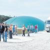 Viele Interessierte schauten sich die neue Biogasanlage in Affaltern an.  