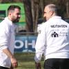 Kaum zu glauben. Meitingens derzeit wegen einer Roten Karte gesperrter Spielertrainer Florian Prießnitz (links) und Abteilungsleiter Torsten Vrazic ärgerten sich über vier Platzverweise, die ihre Mannschaft in Neuburg hinnehmen musste.