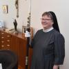 Schwester Dominika Meier führt seit 15 Jahren den Haushalt von Bertram Meier.
