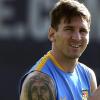 Lionel Messi wurde 2015 zum dritten Mal zu Europas Fußballer des Jahres gekürt und ist weltberühmt. Sein Bruder Matías dagegen bekommt Aufmerksamkeit wegen illegalen Waffenbesitzes.