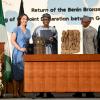 Da war die Stimmung wegen der Benin-Bronzen noch gut: Annalena Baerbock, Lai Mohammed, Zubairo Dada und Claudia Roth bei einem Treffen in Berlin.