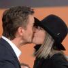 Eine quirlige Diane Keaton küsst Moderator Markus Lanz.