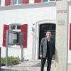 Für Bürgermeister Ludwig Hainzinger ist der Erwerb des alten Pfarrhofs das „Sahnehäubchen“ für die Gemeinde Schmiechen. 