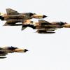Iranische Kampfflugzeuge bei einer Militärparade.