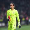 Gladbachs Torwart Yann Sommer geht in die Halbzeit.