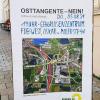Die Grünen im Landkreis Aichach Friedberg planen weitere Veranstaltungen gegen die neue Variante der Augsburger Osttangente. Mit drastisch gestalteten Plakaten weisen sie darauf hin. Geplant sind Infoabende und eine Radldemo auf der AIC 25.