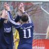 Julia Brückner (blaues Trikot, links) war schon in der vergangenen Saison gegen den FC Loppenhausen doppelt erfolgreich. Nun erzielte sie wieder zwei Tore beim 2:1-Sieg des SV Auerbach. 