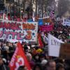 Massendemonstration gegen die geplante Rentenreform in Paris.