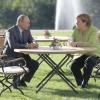 Bundeskanzlerin Angela Merkel bei einem Treffen mit Wladimir Putin  auf Schloss Meseberg.
