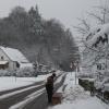 Vorsicht beim Schneeräumen! Die Feuerwehr bittet darauf zu achten, das so genannte Unterflurhydranten nicht mit Schneebergen bedeckt werden. Denn das kann die Löscharbeiten enorm beeinträchtigen. Unser Bild zeigt einen Schneeräumer im verschneiten Prettelshofen. 