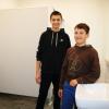 Die Mittelschüler Admir Kabaric und Tizian Heinl (von links) freuen sich über die neuen WC-Anlagen. Ihre Klasse hat der Bürgermeisterin zum Dank sogar einen Brief geschrieben.