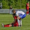 Der FC Penzing (weiße Trikots) hat den Klassenerhalt geschafft – Utting muss weiter bangen. 