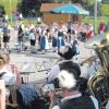 Zur Musik der Trachtenkapelle zeigte die Apfeldorfer Trachtenjugend einige Tänze vor den zahlreichen Besuchern. 