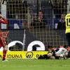 Begraben unter Roman Weidenfeller liegen die Titelträume des FC Bayern. Arjen Robben hat in der 85. Minute einen Elfmeter gegen Borussia Dortmund verschossen.