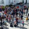 Vor dem Vöhringer Rathaus sind rund 200 Demonstranten zusammengekommen, um am weltweiten Fridays-for-Future-Aktionstag ihre Stimme für mehr Klimaschutz zu erheben.  	