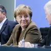 SPD-Chef Gabriel (l-r), Kanzlerin Merkel und der CSU-Vorsitzende Seehofer während einer Pressekonferenz in Berlin.