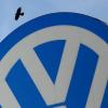 Laut einem «Spiegel»-Bericht sollen mindestens 30 Manager in den Abgas-Skandal verwickelt sein. Die Wolfsburger weisen das zurück.