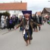 Buntes Treiben herrscht am Faschingssonntag auf Wehringens Straßen.