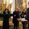 Beim Konzert in der voll besetzten Holzener Klosterkirche sang das Madrigal-Ensemble Helmut Maschke Motetten aus der Zeit des Frühbarock sowie europäische und alpenländische Weihnachtslieder. 	