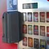 Zwei Jugendliche haben in Holzheim versucht, einen Zigarettenautomaten aufzubrechen.
