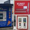 Von Pizza über Fahrradschläuche bis zum guten alten Kaugummi: Augsburgs Automaten haben einiges zu bieten.