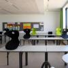 In Neusäß wurden die Tische und Stühle in den Klassenzimmern so gestellt, dass die Schüler ausreichend Abstand haben. 	