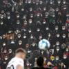 Gegen den FC Bayern München waren Fans mit Maske in der Augsburger Arena, gegen den VfL Bochum wird das Stadion leer bleiben. 	