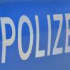 Die Polizei meldet einen Vorfall, bei dem ein junger Autofahrer bei Zirgesheim in einem Acker landete.