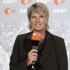 Kommt gut zurecht in der von Männern dominierten Fußball-Welt: Sportreporterin Claudia Neumann.