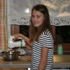 Die 16-jährige Anna Haider aus Rehling hat es mit einem Rezept für Marzipan-Nougat-Pralinen ins aktuelle Zuckerguss-Magazin geschafft. Das Backen hat sie von ihrer Mama gelernt. Für ihre Kreationen lässt sie sich aus unterschiedlichen Quellen inspirieren.